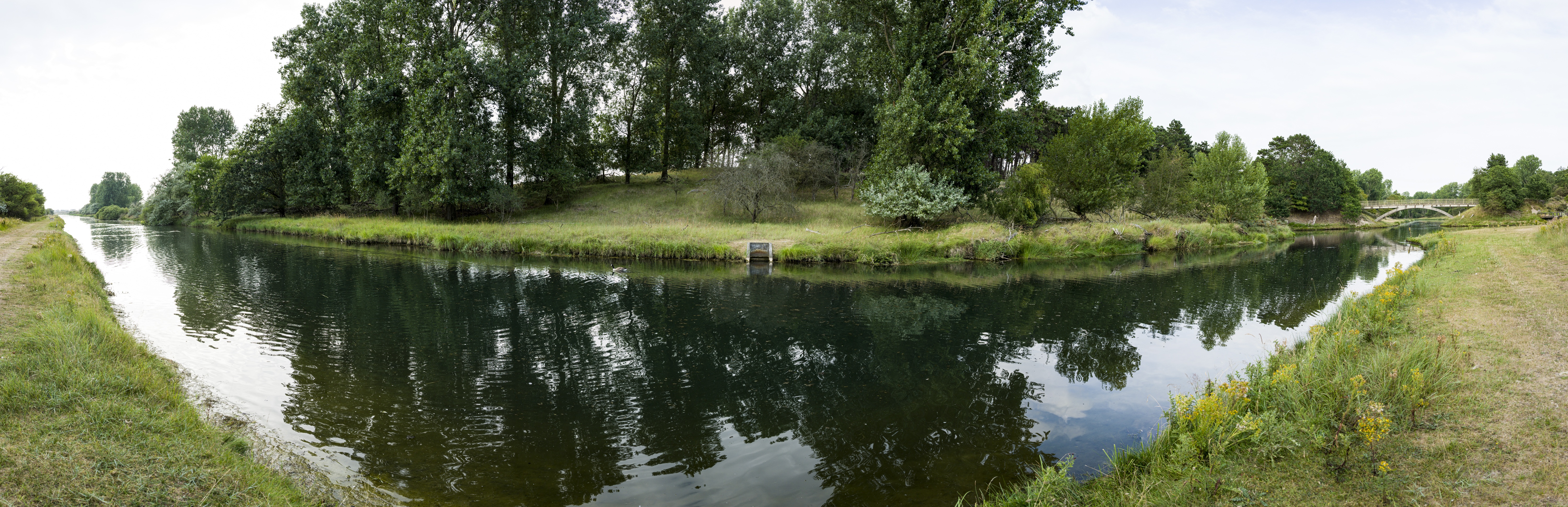 Zicht op het Noordoosterkanaal vanaf de bocht en noordoostelijke oever